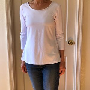 White athletic top with 3/4 sleeves